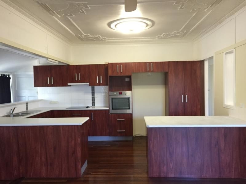 305 East Street, Depot Hill QLD 4700